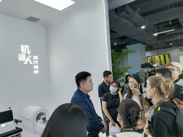 星空智能科技：中外媒体记者走进北京机器人产业园(图4)