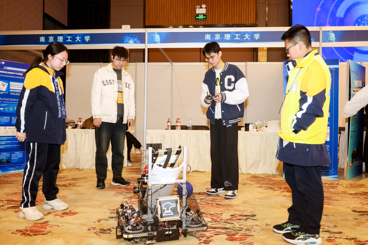 星空体育科技：2024全国青少年人工智能创新实践交流展示活动在南京举办(图4)