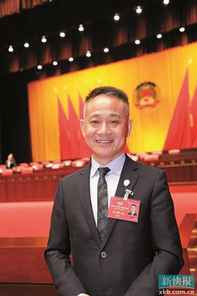 星空智能科技：广州如何加强中小学人工智能教育？有委员建议——开放“AI教师特聘岗”缓解师资不足(图2)