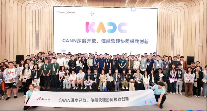 一手生态开放一手技术突围昇腾CANN成中国AI创新底座(图1)