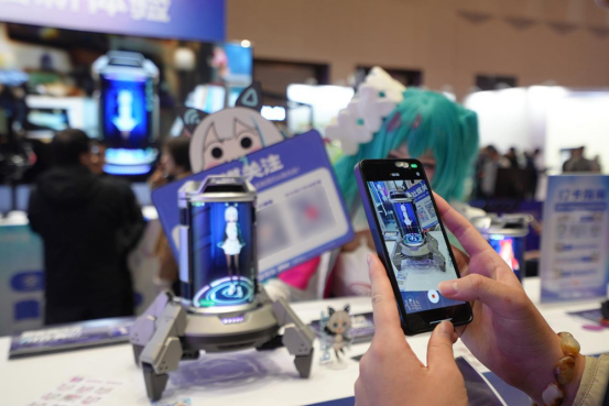 西岸国际科技消费嘉年华落幕数伴DipalD1以“AI陪伴”成展会人气焦点(图2)