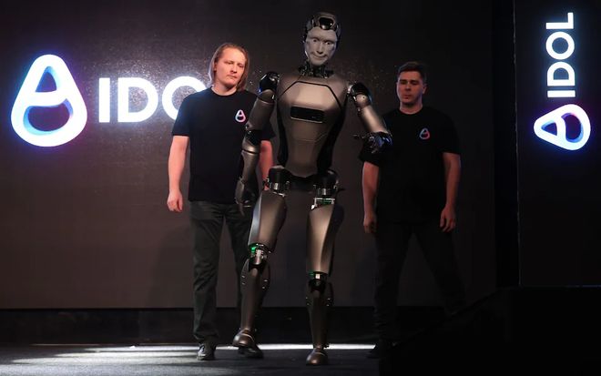 星空体育智能科技：首秀“扑街”现场！俄罗斯首个AI人形机器人亮相几秒当场“脸朝地”摔碎被黑布“抢救”遮掩……(图4)