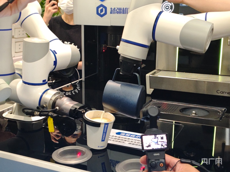 星空体育科技：数读中国｜AI“正忙”跃向万亿级未来产业(图2)