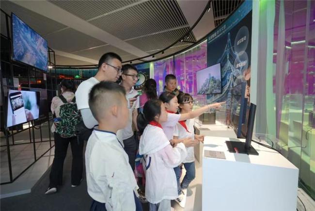 联想裸眼3D技术引爆特展引领视觉行业技术“破圈”(图1)